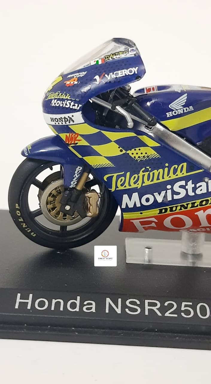 Deagostini  Honda NSR250 ridden by Daijiro Kato in 2001 - 1:24