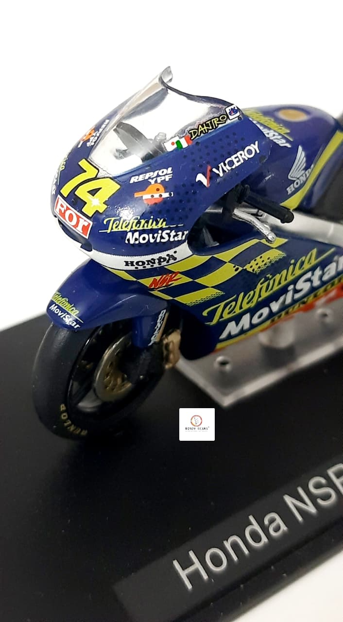Deagostini  Honda NSR250 ridden by Daijiro Kato in 2001 - 1:24