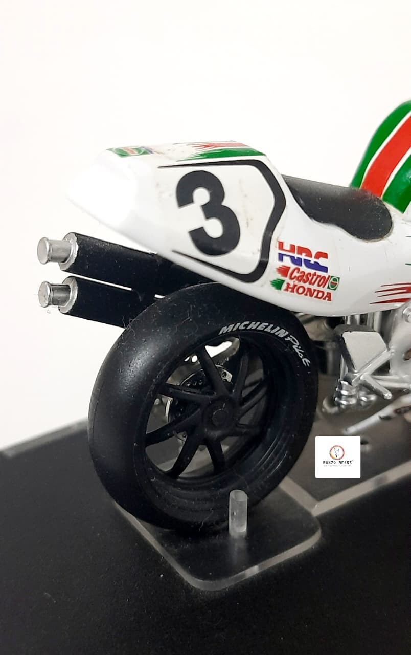 Ixo Honda RC45 ridden by John Kocinski in 1997 - 1:24