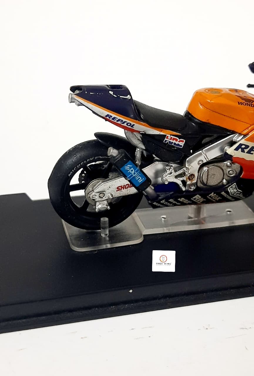 Ixo 2002 Valentino Rossi's Honda RC211V - 1:24