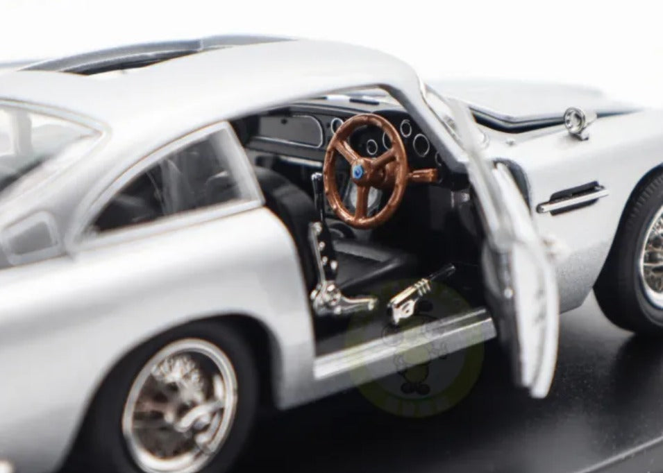 High Detailed - LCD - 1/43 Aston Martin DB5 007 James Bond With Bond Figure