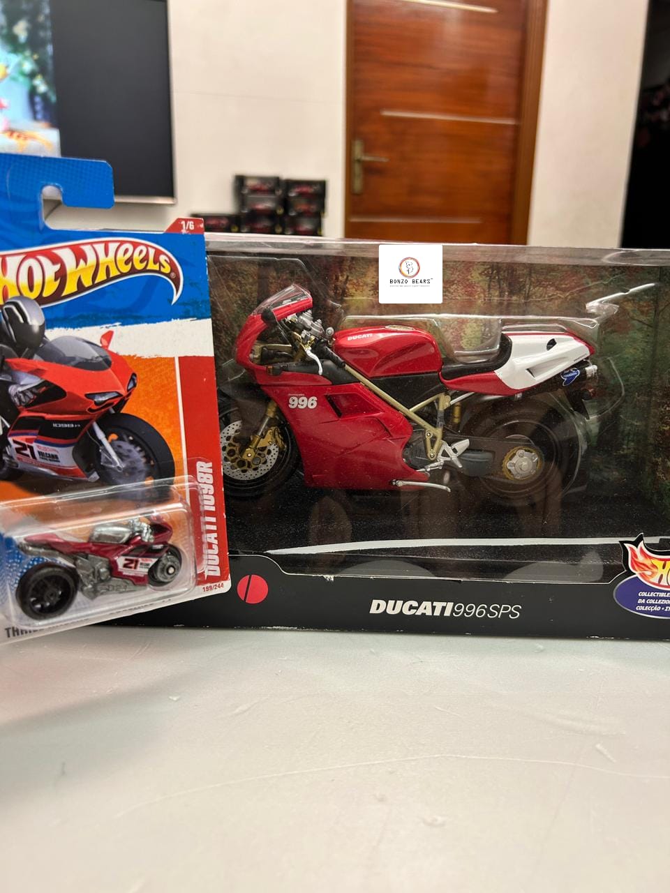 Rare - Special Release  1:10 Ducati 996SPS  with highly detailed Engine - Hotwheels( Factory Selaed box) (1999 Relese) | Bonzobears