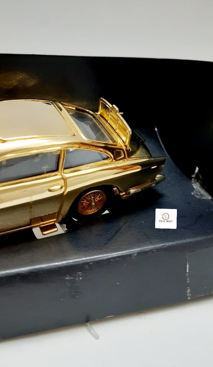 Rare Limited Edition (1/12000) 24k- Gold Plated - CORGI & Bond 40th Anniversary Edition - Aston Martin DB5 007 Bond Car 1/36 - Near Mint with fully functioning keys