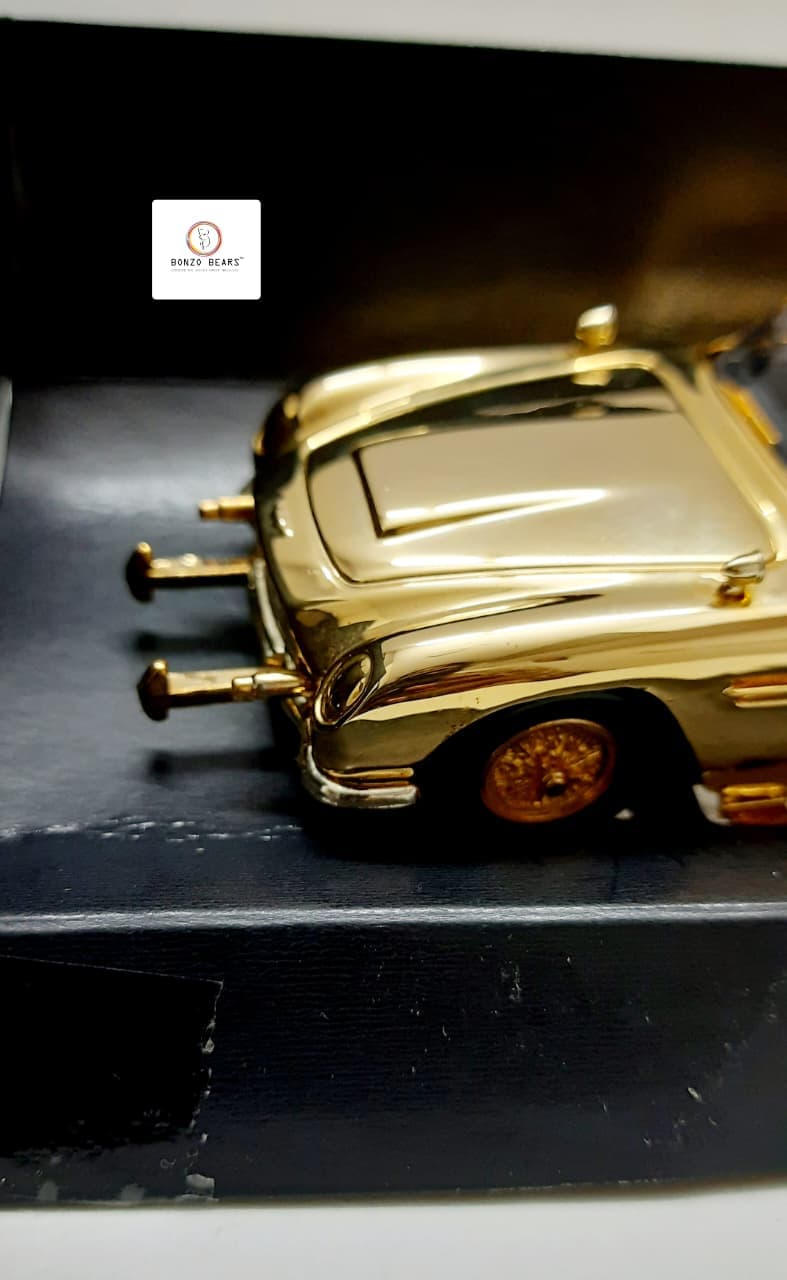 Rare Limited Edition (1/12000) 24k- Gold Plated - CORGI & Bond 40th Anniversary Edition - Aston Martin DB5 007 Bond Car 1/36 - Near Mint with fully functioning keys