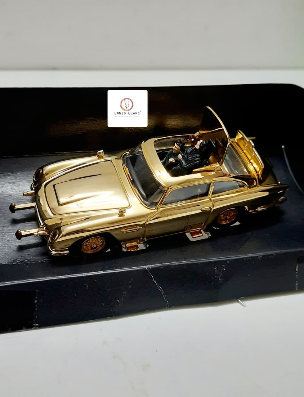 Rare Limited Edition (1/12000) 24k- Gold Plated - CORGI & Bond 40th Anniversary Edition - Aston Martin DB5 007 Bond Car 1/36 - Near Mint with fully functioning keys