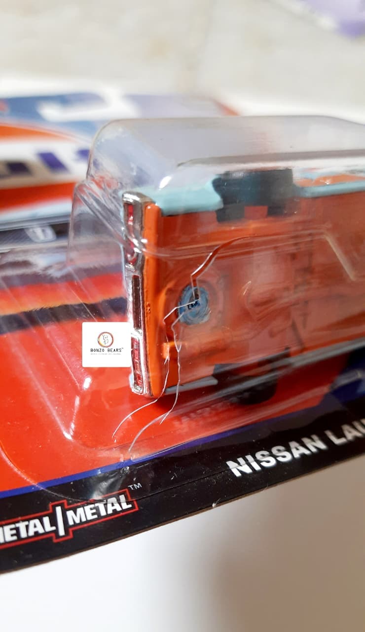 Gulf Nissan Laurel 2000 SGX - Hot Wheels Premium (Blister Crack - As in Picture) | Bonzo Bears