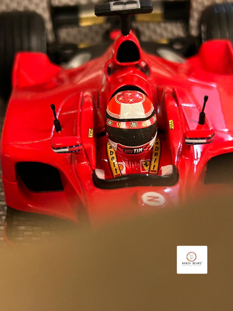 Michael Schumacher Collection - Ferrari F1-2000 1:24 - Hot Wheels | Bonzo Bears