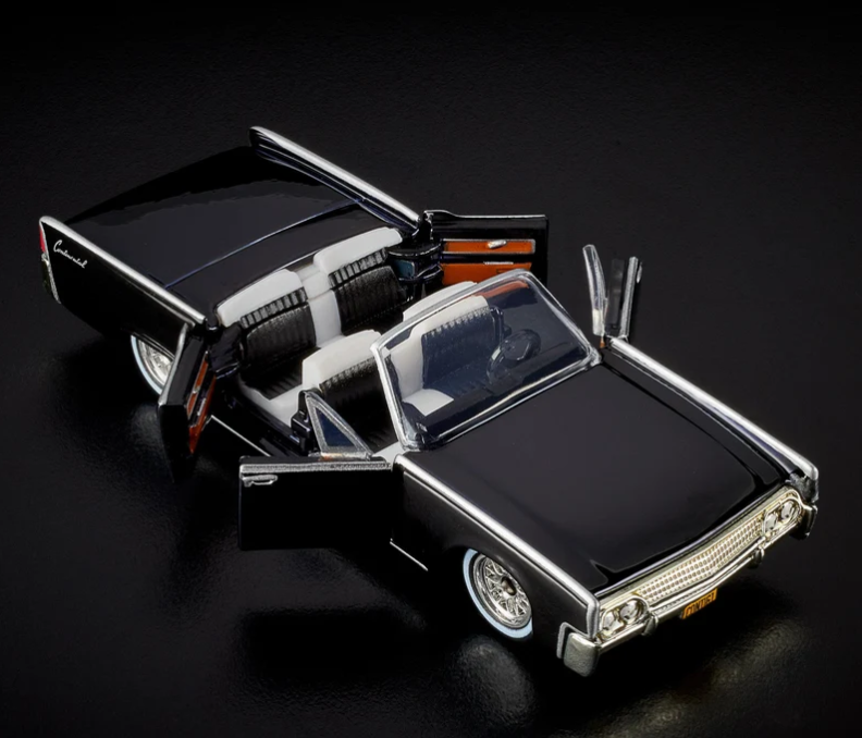 Hot Wheels RLC Exclusive ’61 Lincoln Continental - Bonzo Bears